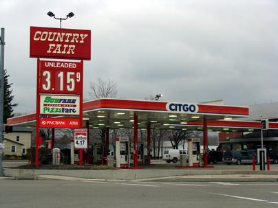 404_Country_Fair_gas_station.jpg